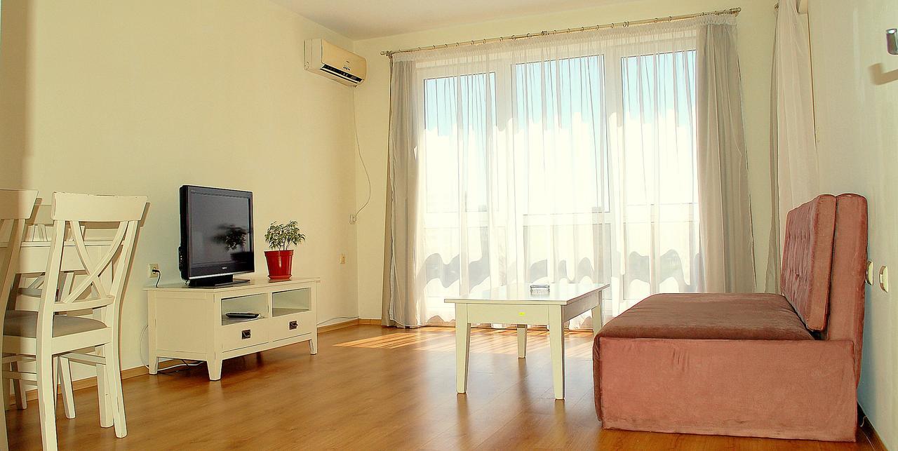 Flores Park Aparthotel 3*