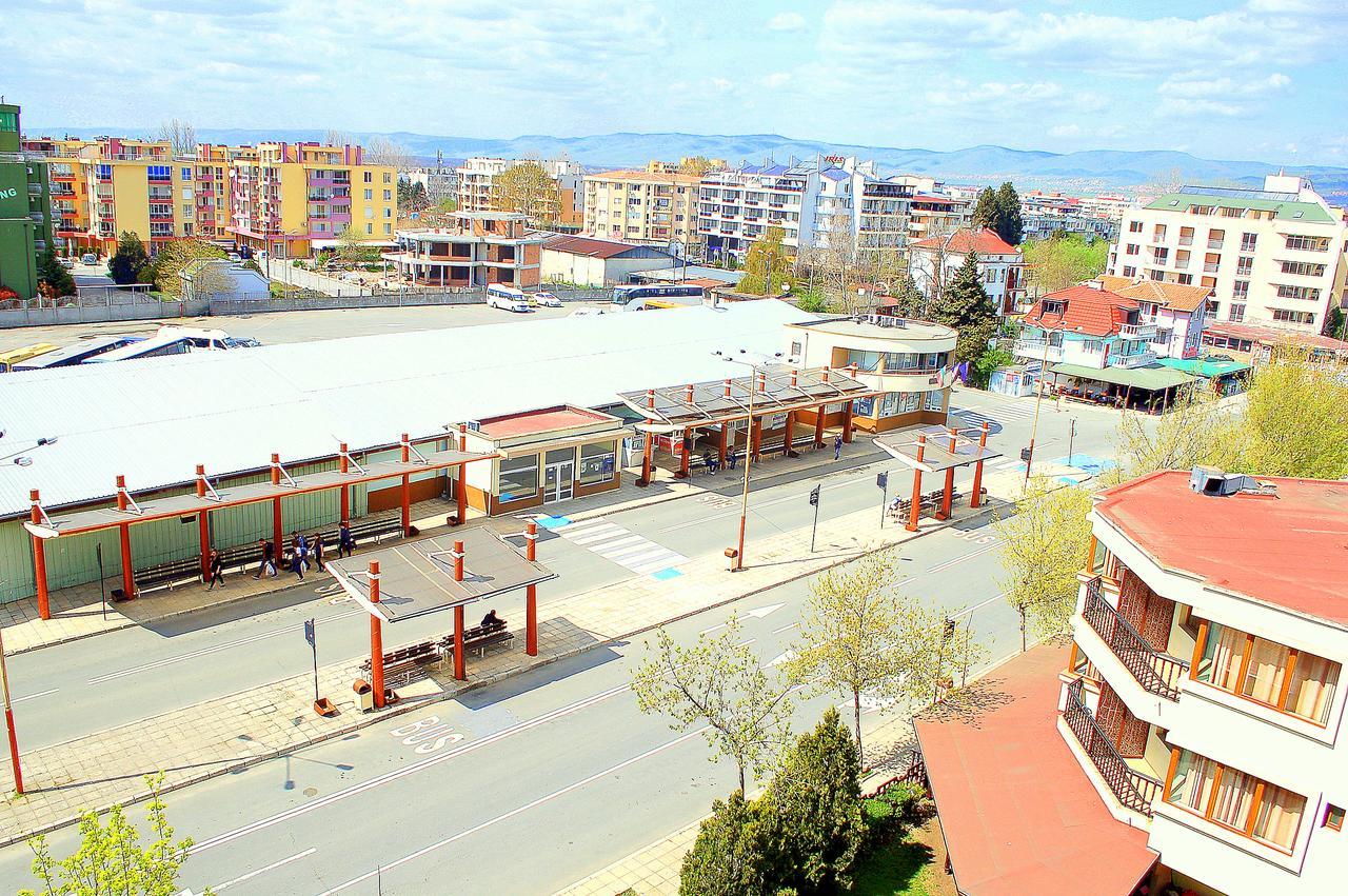 Flores Park 3*